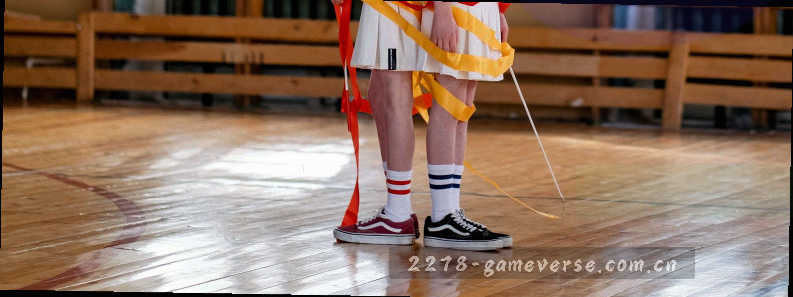 赛季开服节奏专题的抽象横幅视觉，以信号波纹与卡带图形构成